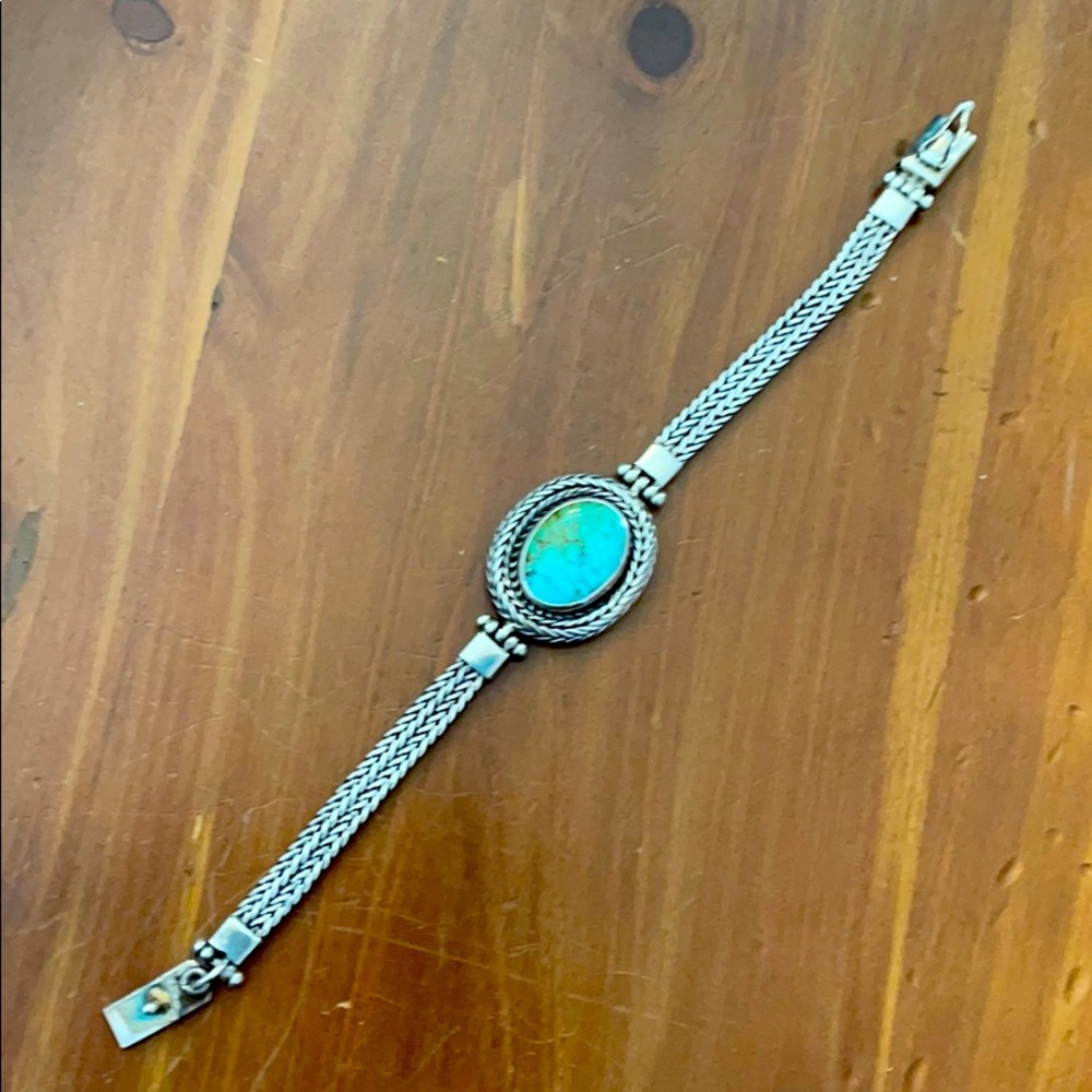 Sterling silver w/turquoise bracelet. 7” clasped